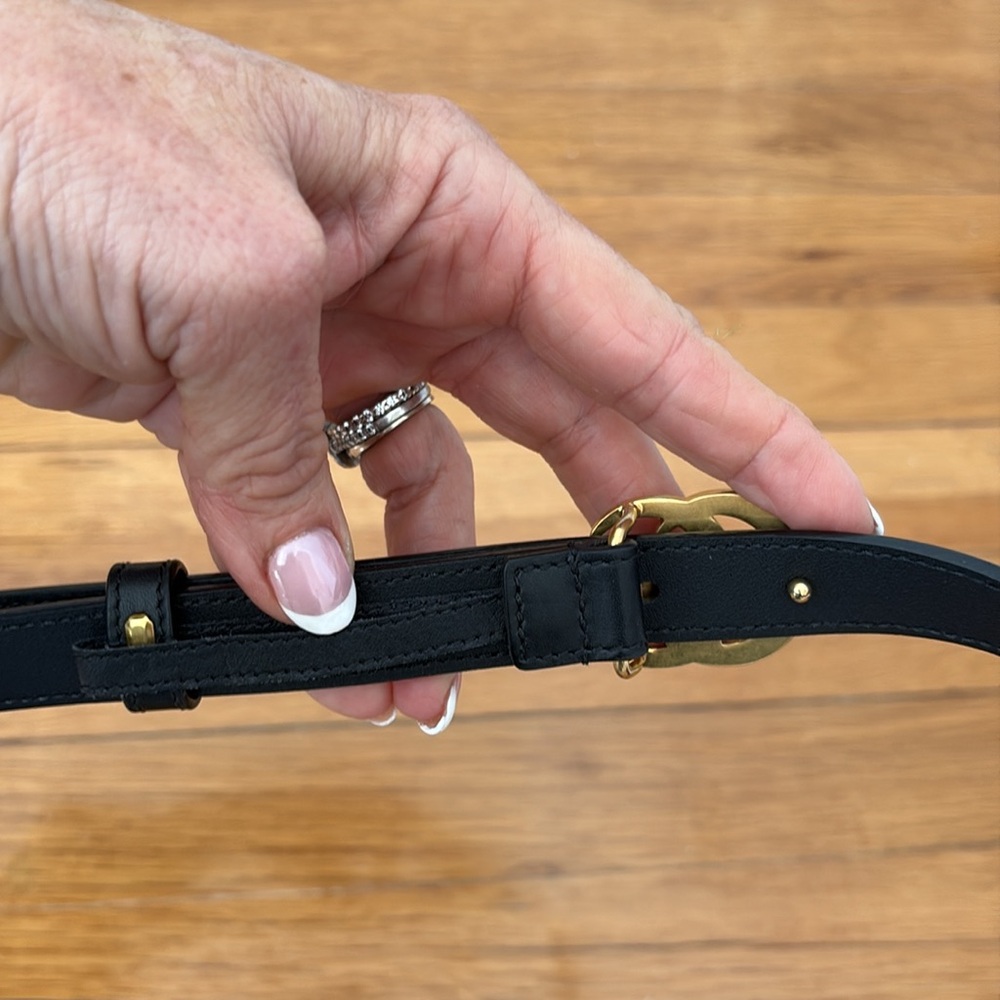 Gucci logo belt size xs slightly tarnished on metal otherwise perfect - Picture 5 of 5